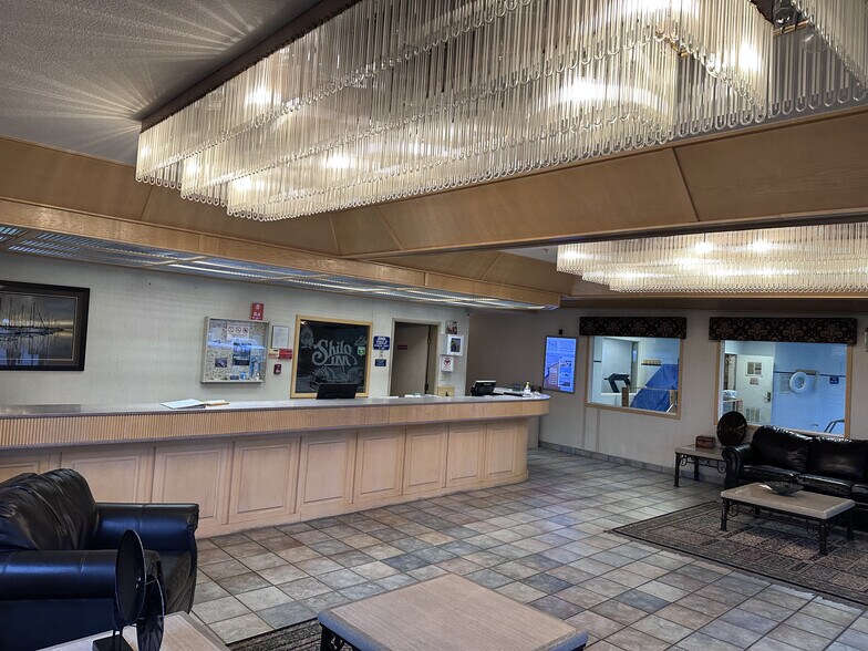 More Photos Of 1609 E Harbor St, Warrenton Hotel For Sale