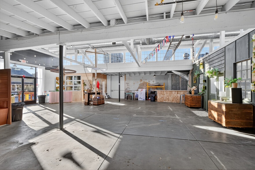 More Photos Of 51 N Main St, Manheim General Retail For Sale