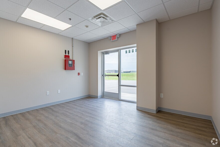 More Photos Of 1781 Kitty Hawk Dr, Elizabethtown Warehouse For Sale