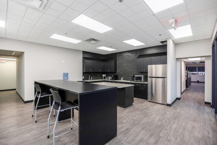 More Photos Of 808 Rhoads Ave, Columbus Warehouse For Lease