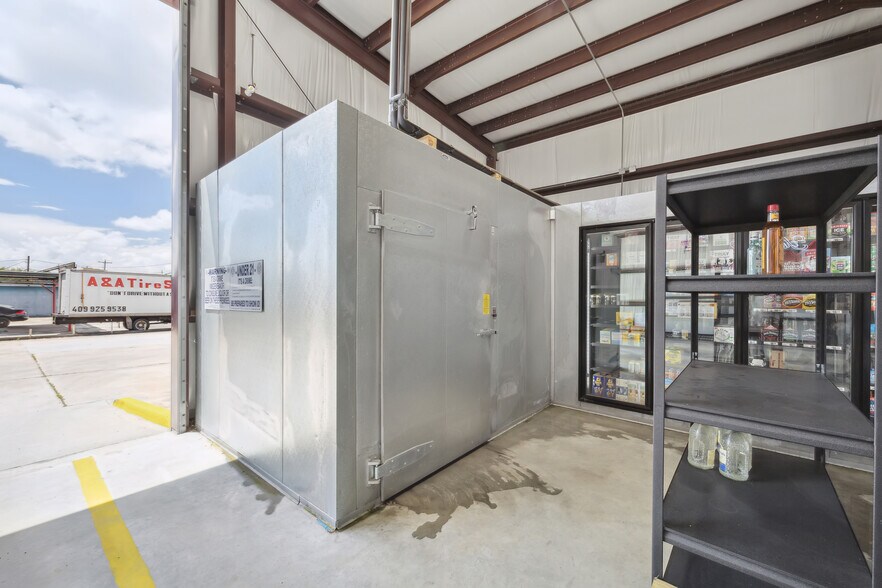 More Photos Of 13111 Highway 6, Santa Fe Freestanding For Sale