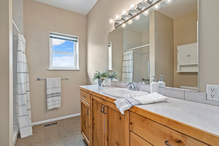 More Photos Of 7690 Carlson Ct, Fort Collins Warehouse For Sale