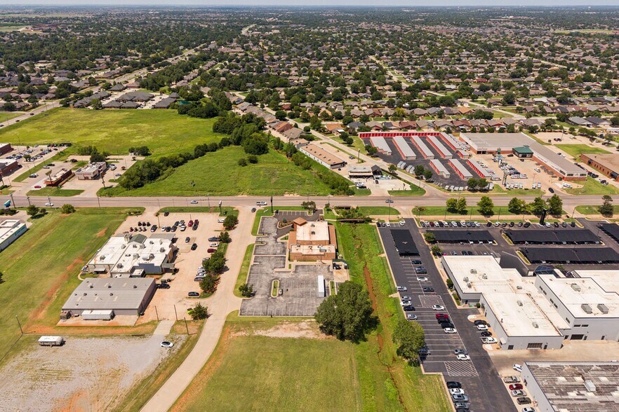More Photos Of 800 W Memorial Rd, Oklahoma City Restaurant For Sale