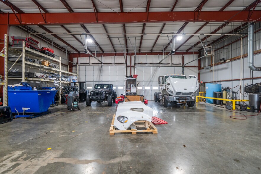 More Photos Of 13255 Centech Rd, Omaha Distribution For Sale