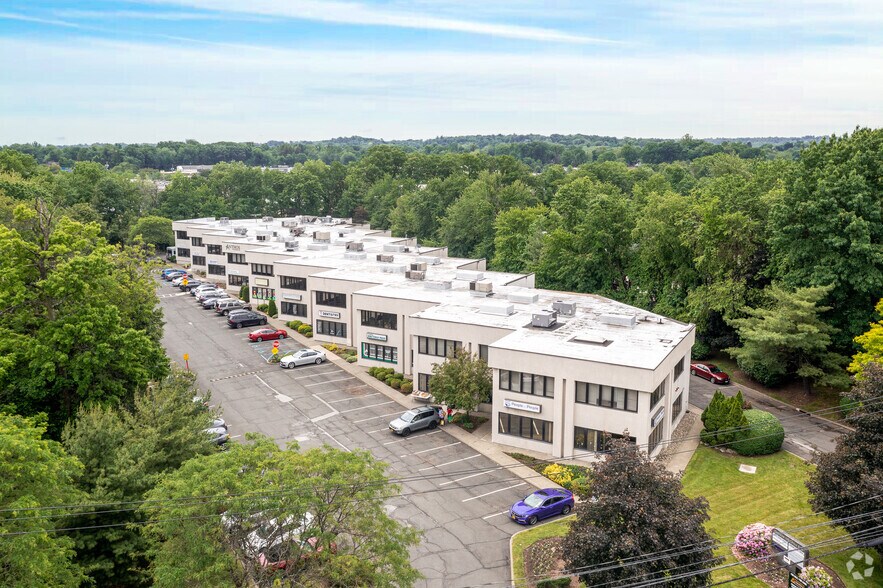 More Photos Of 121 West Nyack Rd, Nanuet Office For Lease