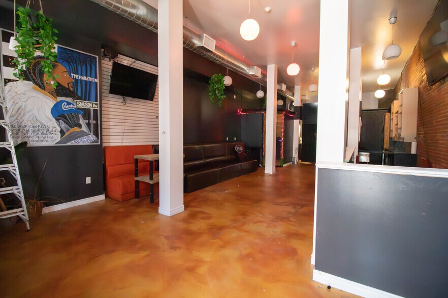 More Photos Of 108 St Paul St E, St Catharines Storefront Retail Office For Lease