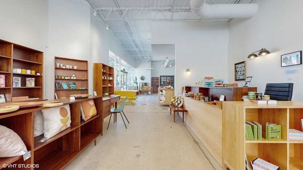 More Photos Of 3256 W Bryn Mawr Ave, Chicago General Retail For Lease