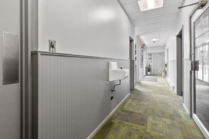 More Photos Of 728 N Prospect St, Rockford Office For Sale