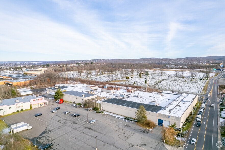 More Photos Of 733 Davis St, Scranton Warehouse For Lease