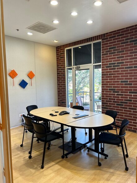 More Photos Of 1860 N Avenida Republica De Cuba, Tampa Office For Sale