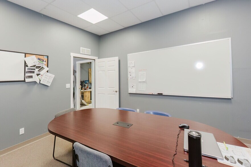 More Photos Of 1415 Lumsden Rd, Port Orchard Warehouse For Sale