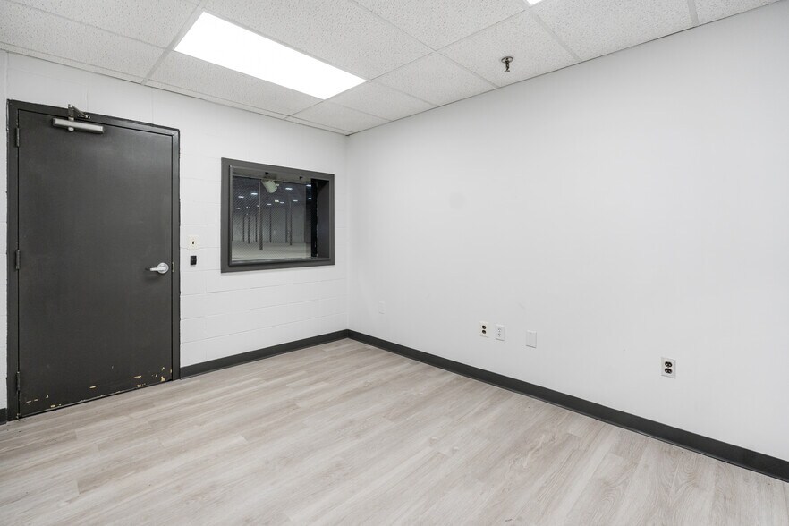 More Photos Of 1 Cornell Pl, Wilmington Warehouse For Lease