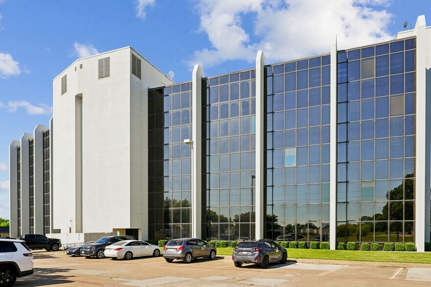 More Photos Of 1800 Teague Dr, Sherman Office For Sale