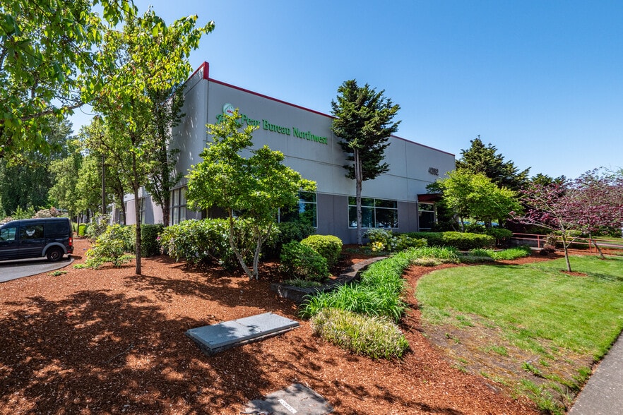 More Photos Of 4382 SE International Way, Milwaukie Flex For Sale