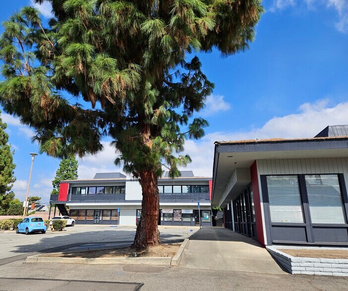 More Photos Of 985-987 W Foothill Blvd, Claremont Unknown For Lease