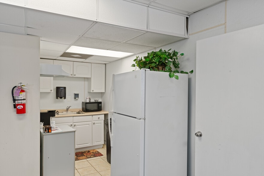 More Photos Of 416 River Rd, Quantico Office For Sale