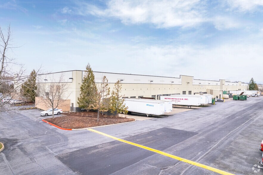 More Photos Of 18550-18870 NE Riverside Pky, Portland Warehouse For Lease