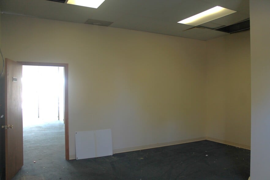 More Photos Of 1000 Leigh Ave, Anna General Retail For Lease
