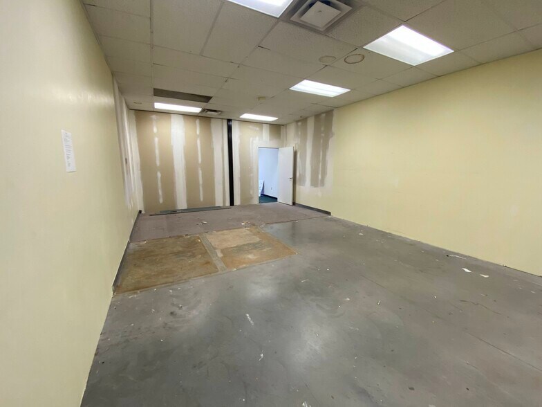 More Photos Of 957 N Main St, Layton Unknown For Lease