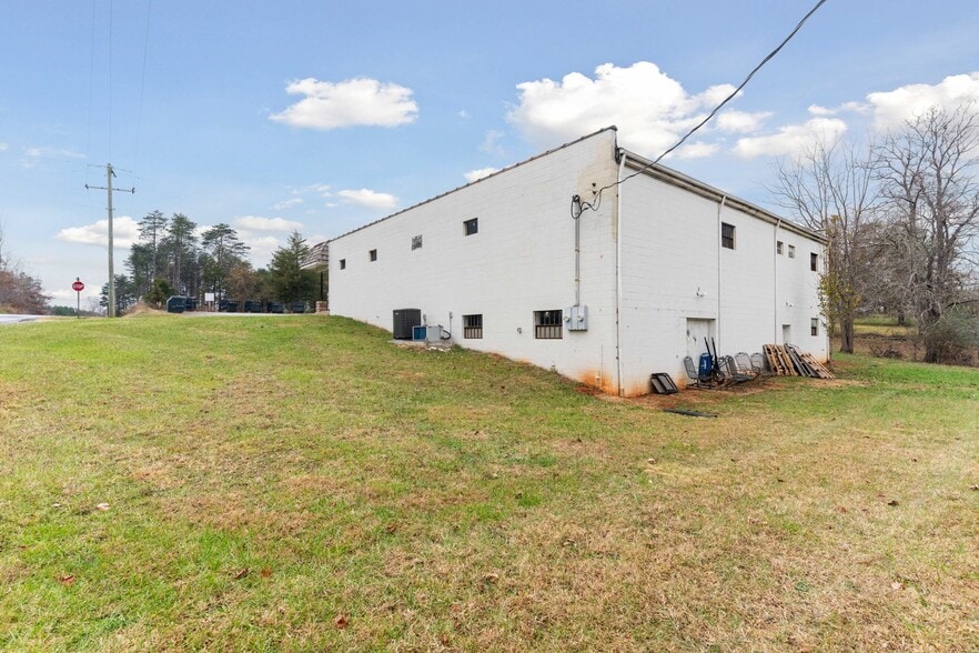 More Photos Of 3628 Brights Rd, Pittsville General Retail For Sale