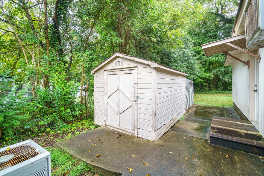 More Photos Of 104 N Dilling St, Kings Mountain Medical For Lease