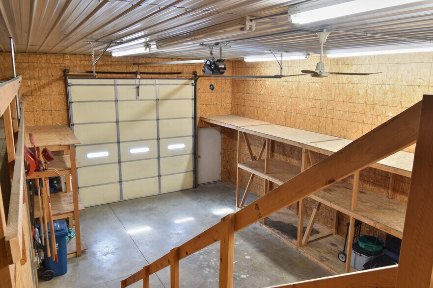 More Photos Of 1311 N Division St, Pontiac Warehouse For Lease
