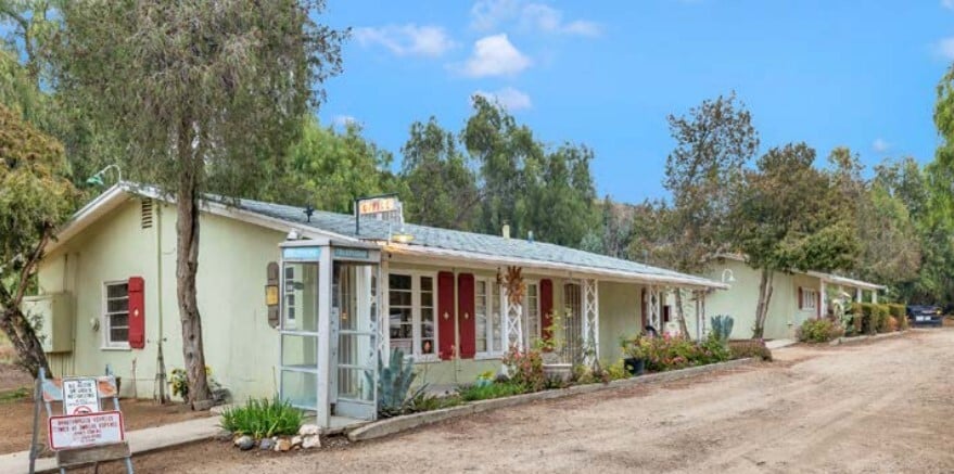 More Photos Of 12117 Sierra Hwy, Santa Clarita Hotel For Sale