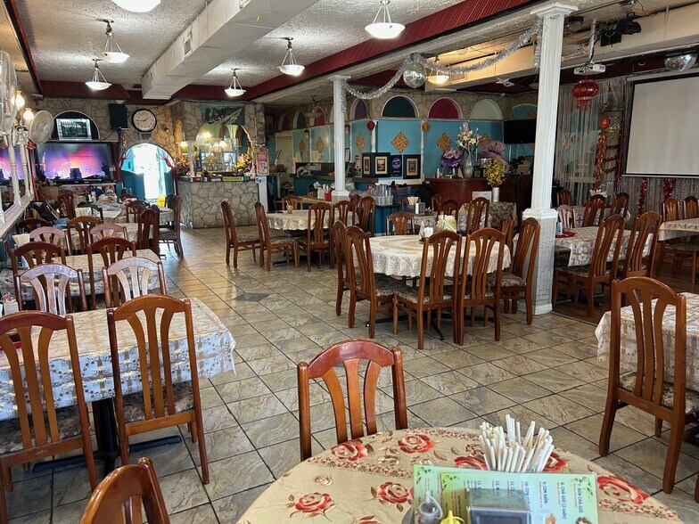 More Photos Of 718-720 E Broadway, Vancouver Restaurant For Sale