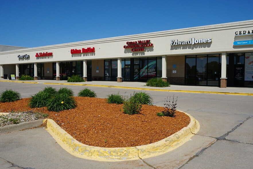 More Photos Of 1201-1311 4th St SW, Waverly Unknown For Lease