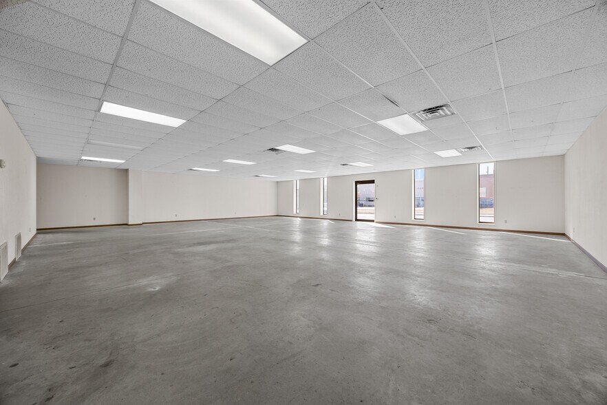 More Photos Of 121 W 5th St, Tipton Showroom For Sale