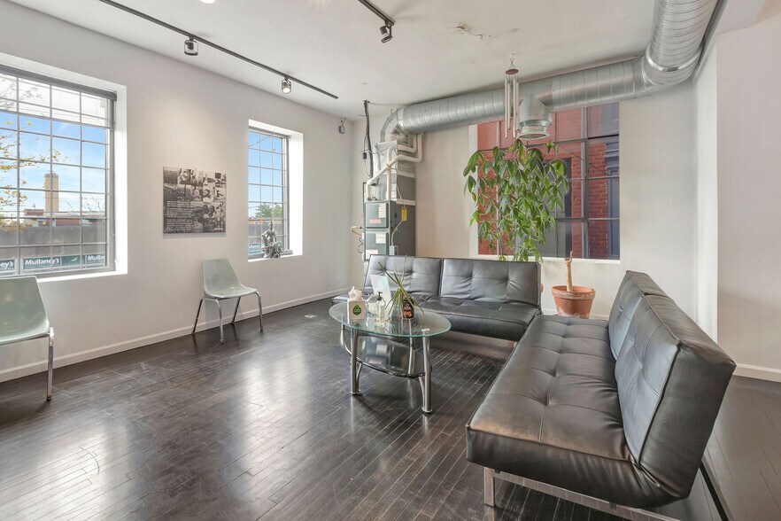 More Photos Of 6091-6095 Montgomery Rd, Cincinnati Storefront Retail Office For Lease