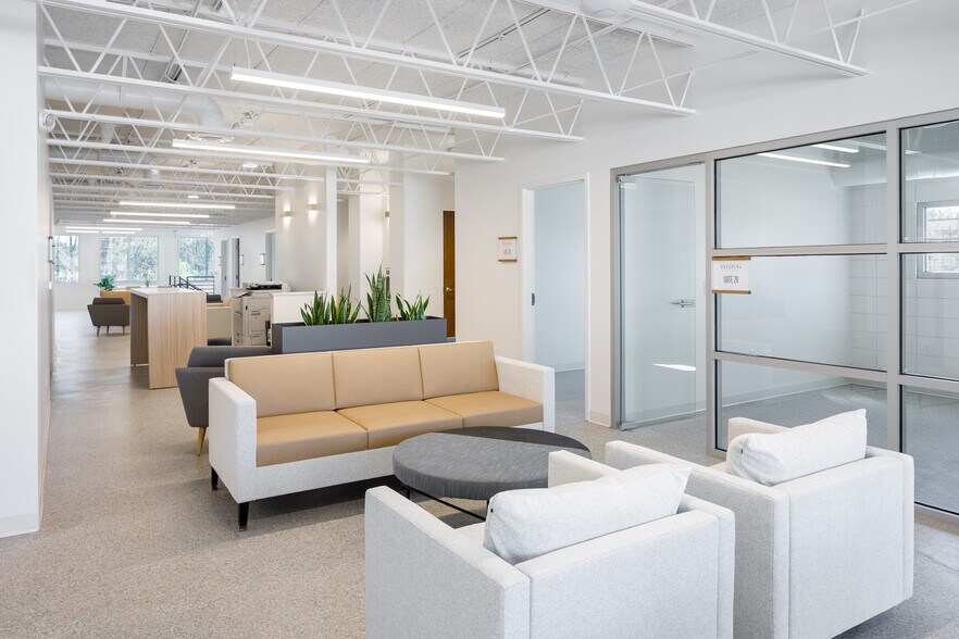 More Photos Of 832 Wade Hampton, Greenville Office For Lease