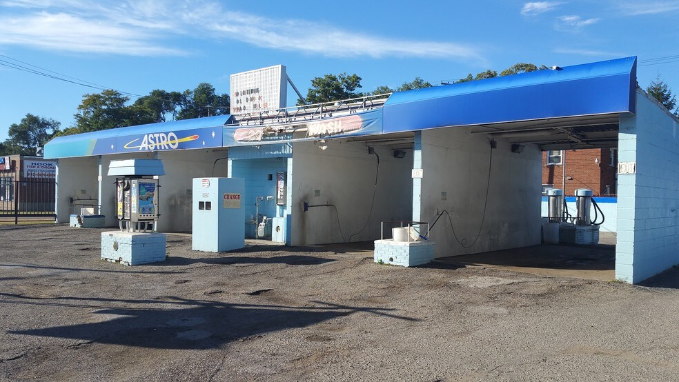 Primary Photo Of 10530 W 7 Mile Rd, Detroit Carwash For Sale