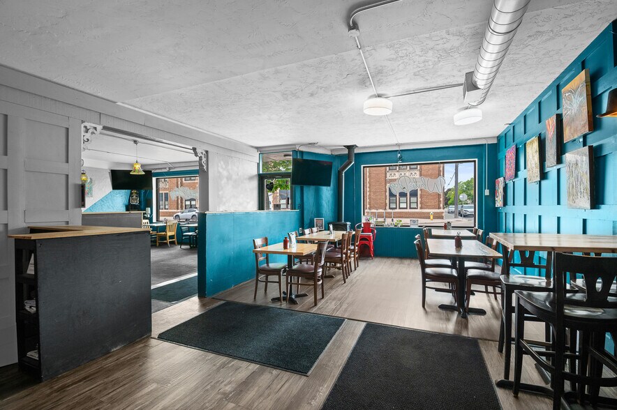 More Photos Of 201 S Broadway, Green Bay Restaurant For Sale