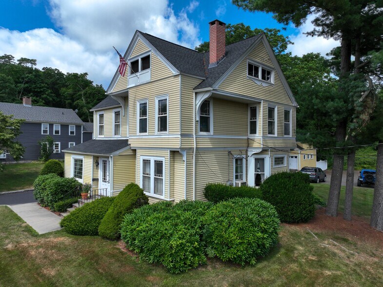 More Photos Of 8 W High St, East Hampton Office For Sale
