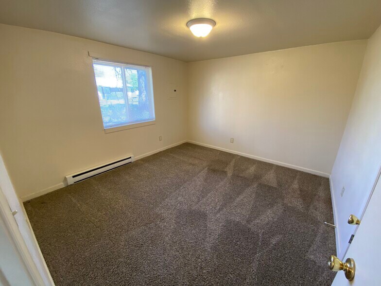 More Photos Of 25 N Airport Rd, Deer Park Apartments For Sale