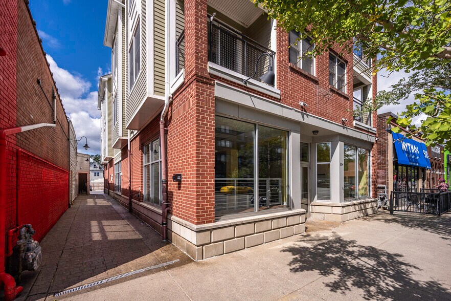 More Photos Of 504 Elmwood Ave, Buffalo Apartments For Lease