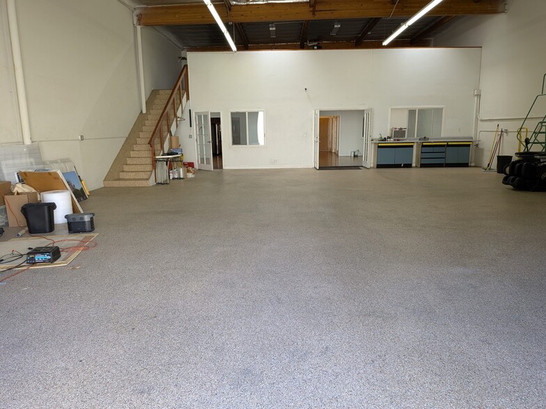 More Photos Of 1537 E McFadden Ave, Santa Ana Manufacturing For Lease