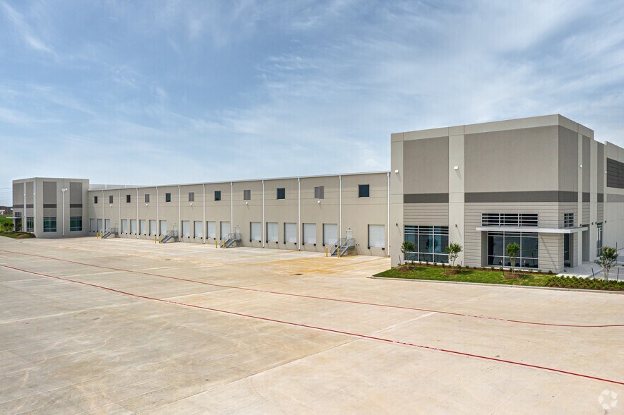 More Photos Of 500 Morris Oliver Way, Katy Unknown For Lease