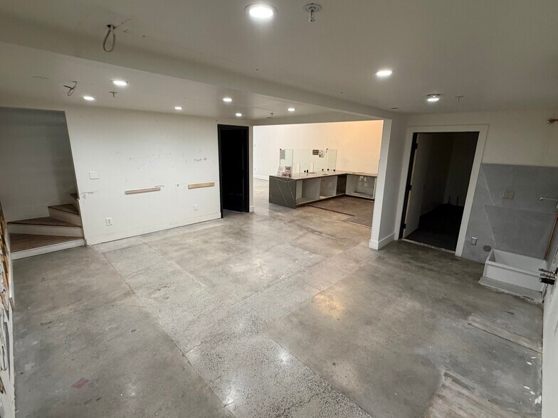 More Photos Of 2092 Concourse Dr, San Jose General Retail For Sale