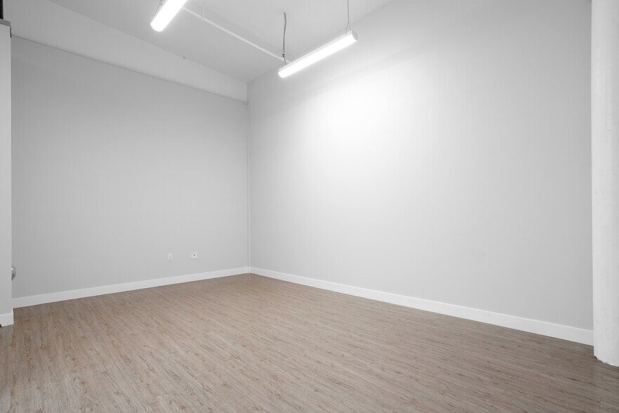 More Photos Of 3751-3761 S Hill St, Los Angeles Warehouse For Lease