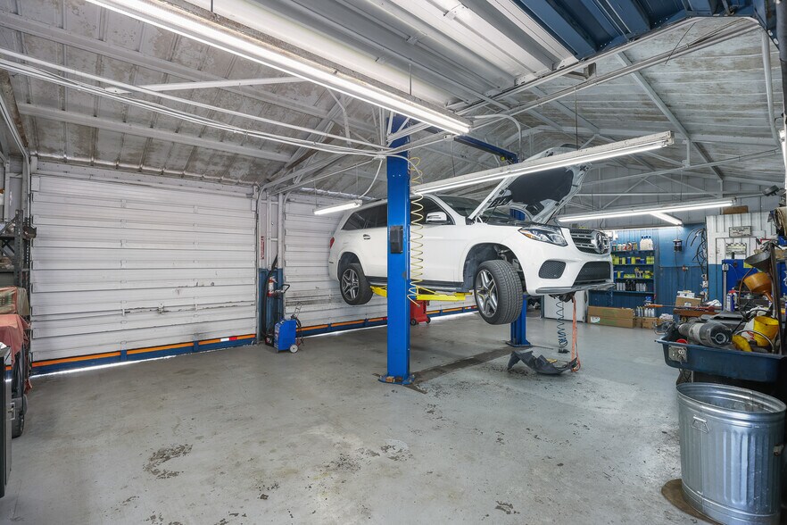 More Photos Of 1320 US Highway 92, Winter Haven Auto Repair For Sale