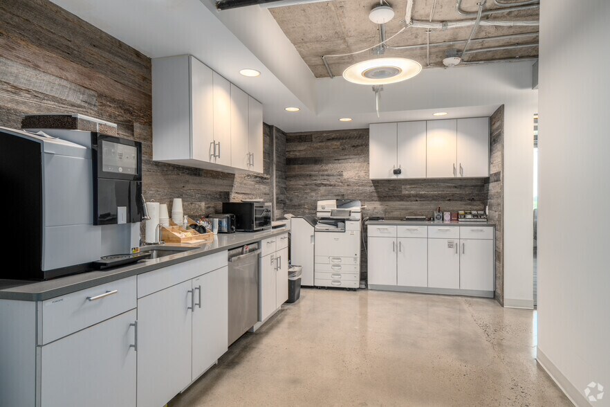 More Photos Of 1515 Mockingbird Ln, Charlotte Coworking Space