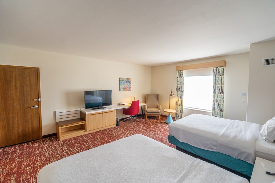 More Photos Of 470 S Martin St, Longmont Hotel For Sale