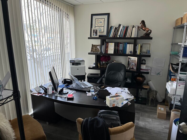 More Photos Of 10884 Santa Monica Blvd, Los Angeles Medical For Lease
