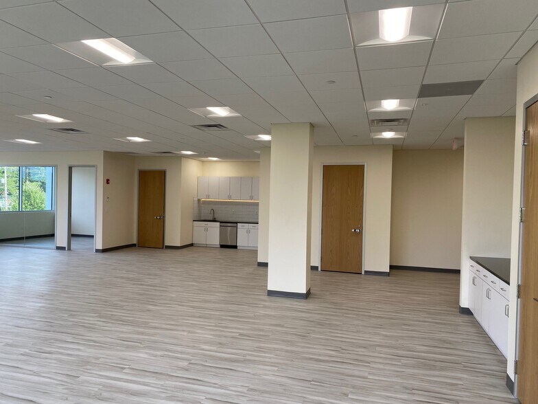 More Photos Of 54 Middlesex Tpke, Bedford Office For Lease