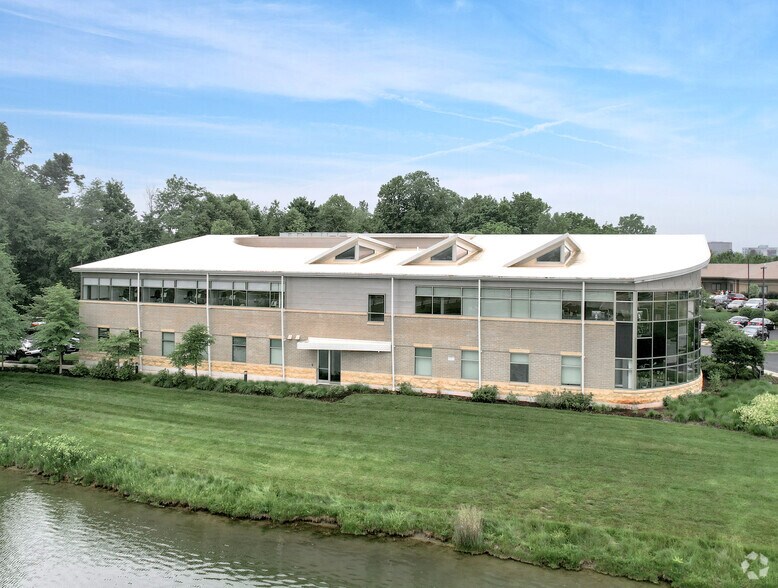 More Photos Of 715 W Carmel Dr, Carmel Medical For Lease