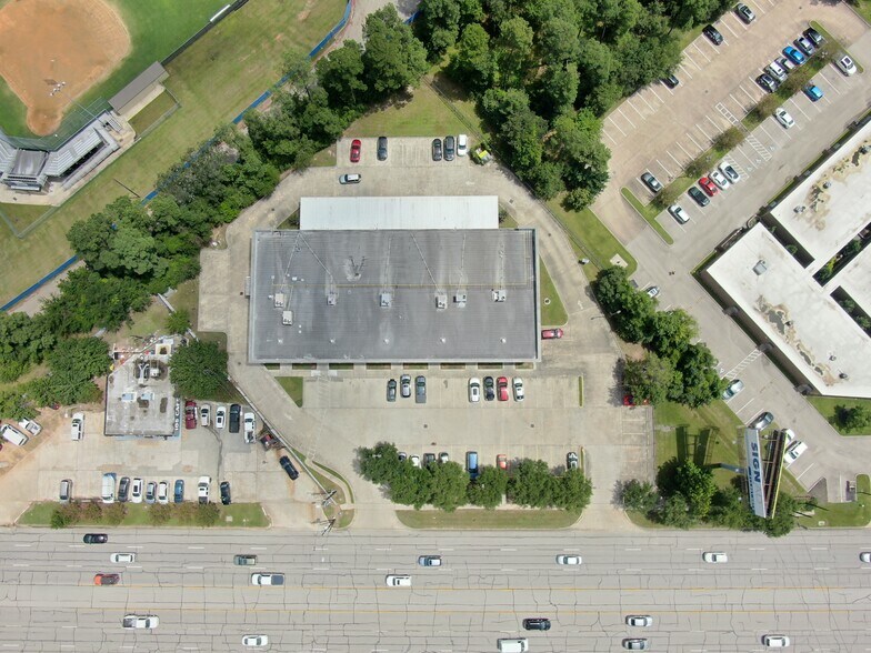 More Photos Of 3000 W Davis St, Conroe Freestanding For Lease