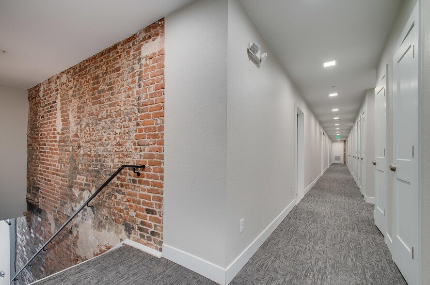 More Photos Of 300 S Logan St, Denver Apartments For Lease