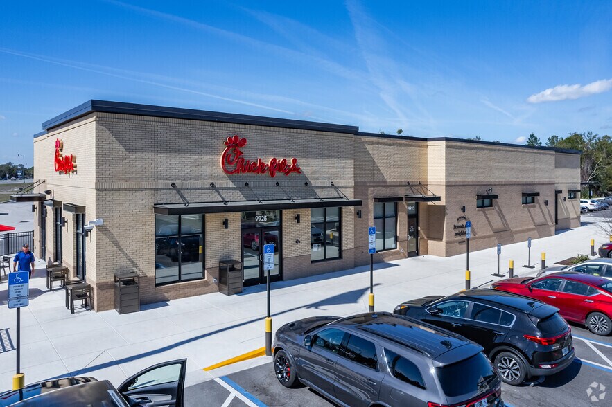 Primary Photo Of 9925 US-441, Leesburg Fast Food For Sale